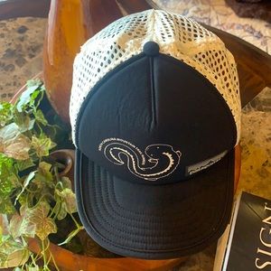 Patagonia hat black/white (North Carolina Mountain Trail Runners)